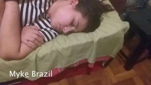Myke brazil recebe a duda e mulata na sua para para dormir com ele&period; Veja Filmes Completo X-Video RED